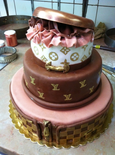 Louis Vuitton, wedding cake, mariage, pâtisserie, papou, cake, luxe, fête, 67,68